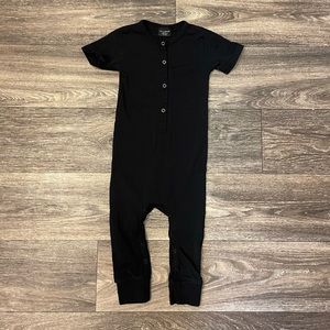 Little Bipsy- Black short sleeved snap romper